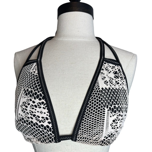 Becca crochet overlay two piece bikini with hardware detail size M - Picture 3 of 8